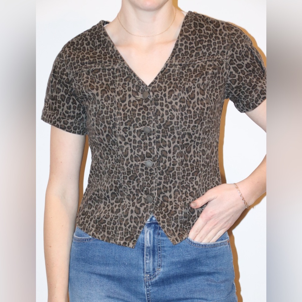 Chic Leopard Print Button-Down Shirt